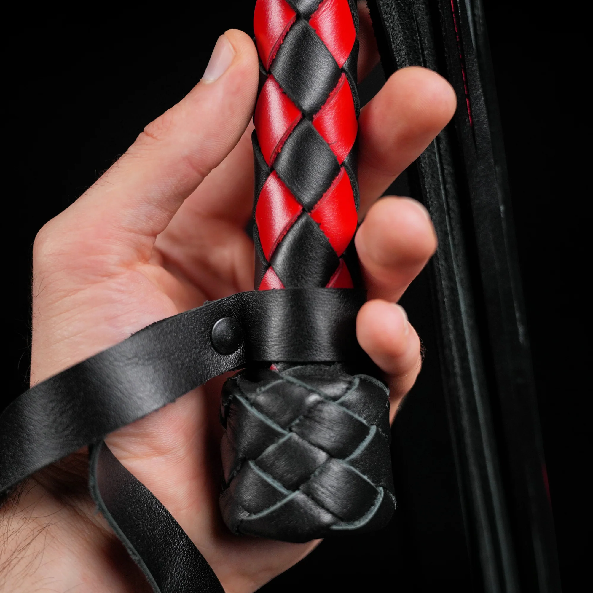 ™ Obsidian Vex Flogger