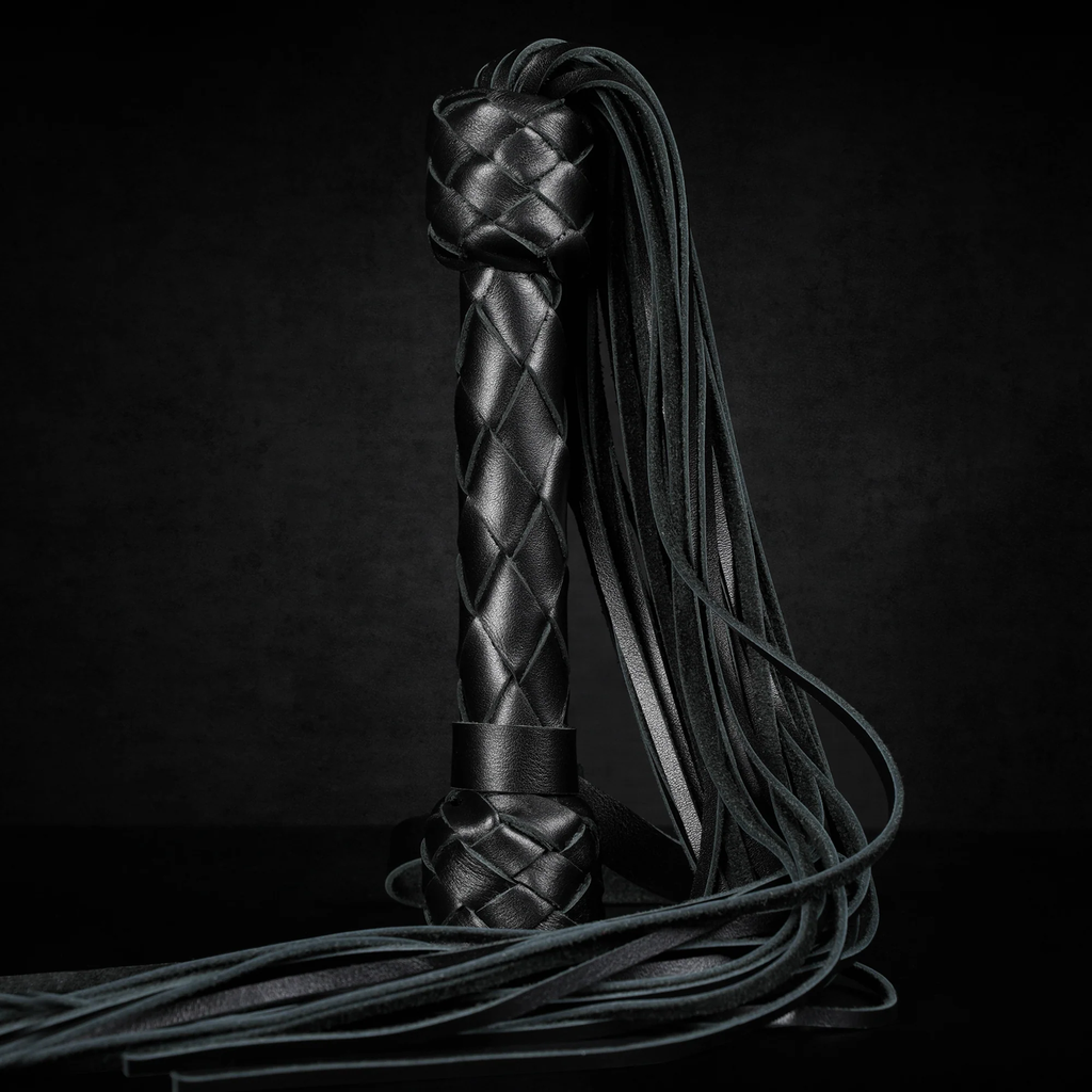 ™ Obsidian Vex Flogger