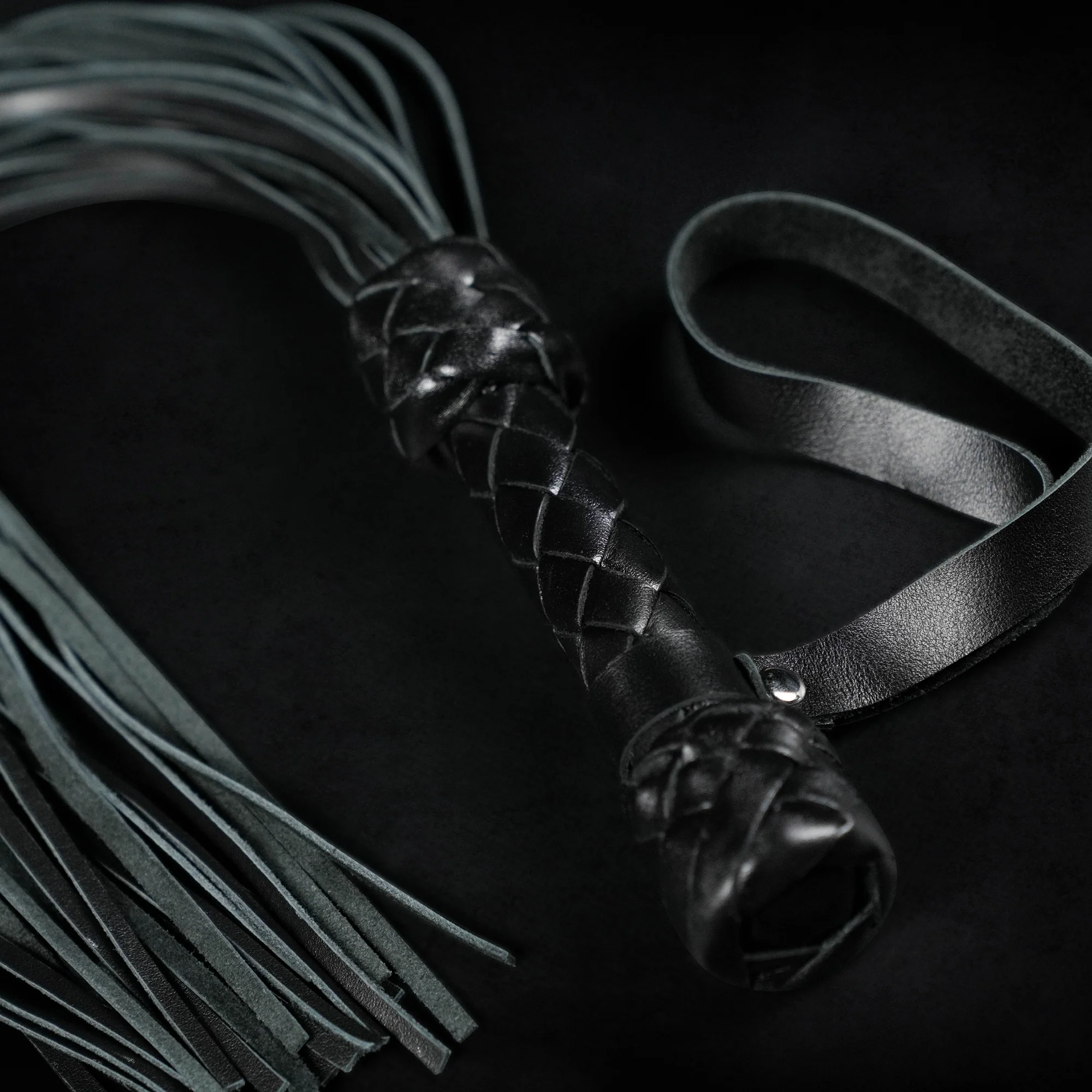 ™ Obsidian Vex Flogger