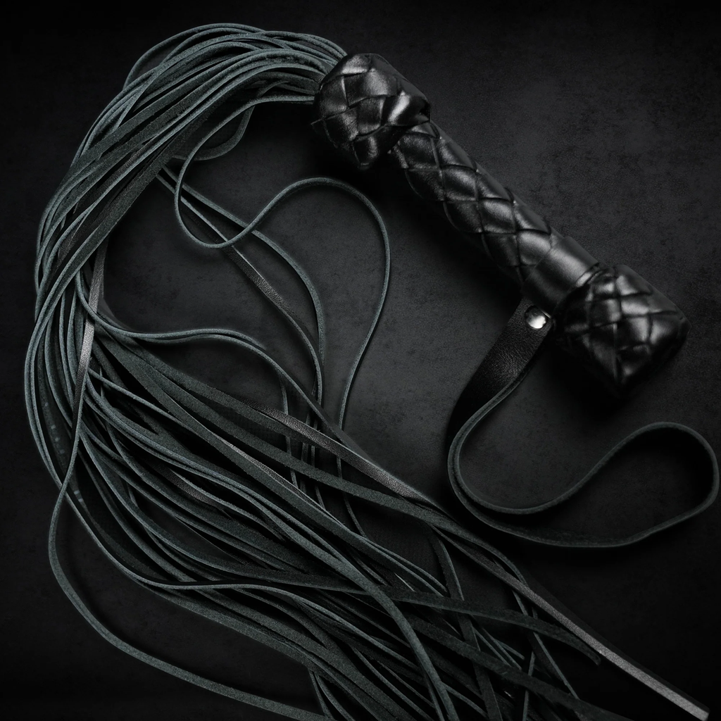™ Obsidian Vex Flogger