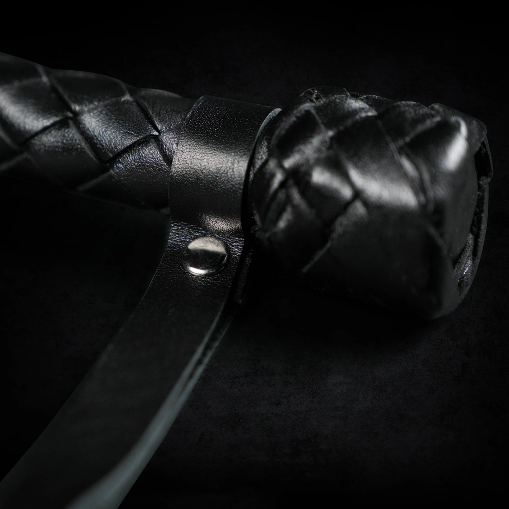 ™ Obsidian Vex Flogger